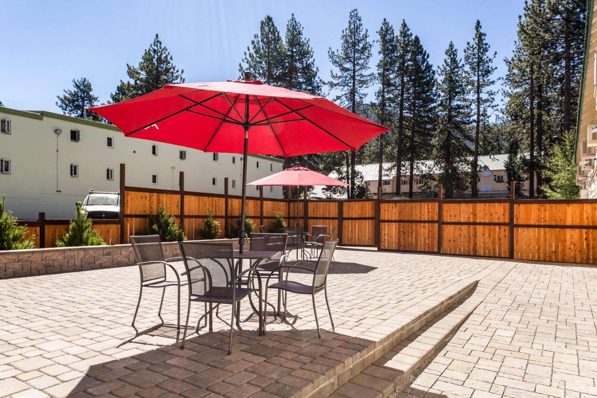 Econo Lodge Inn & Suites Heavenly Village Area South Lake Tahoe Bagian luar foto