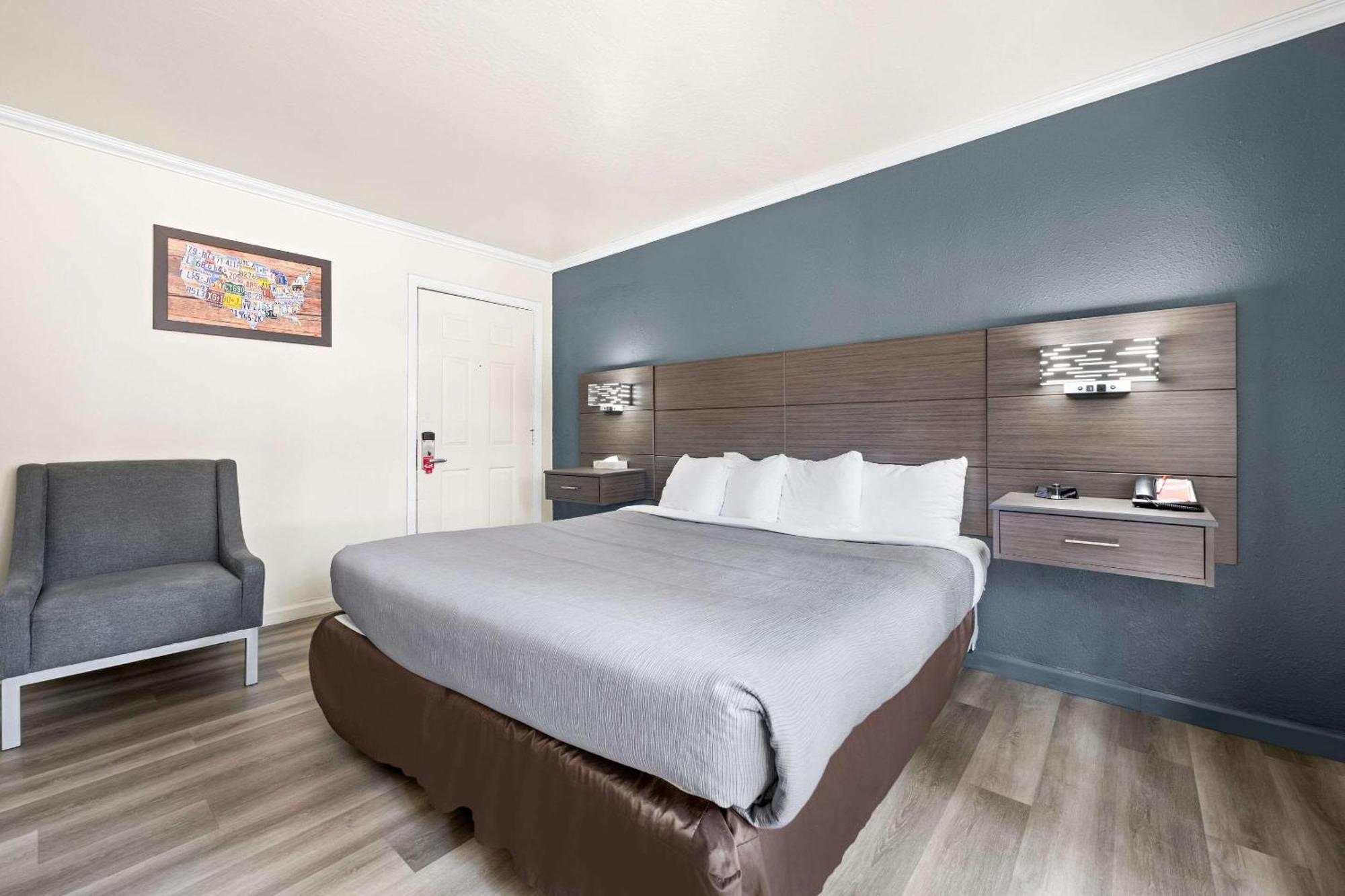 Econo Lodge Inn & Suites Heavenly Village Area South Lake Tahoe Bagian luar foto