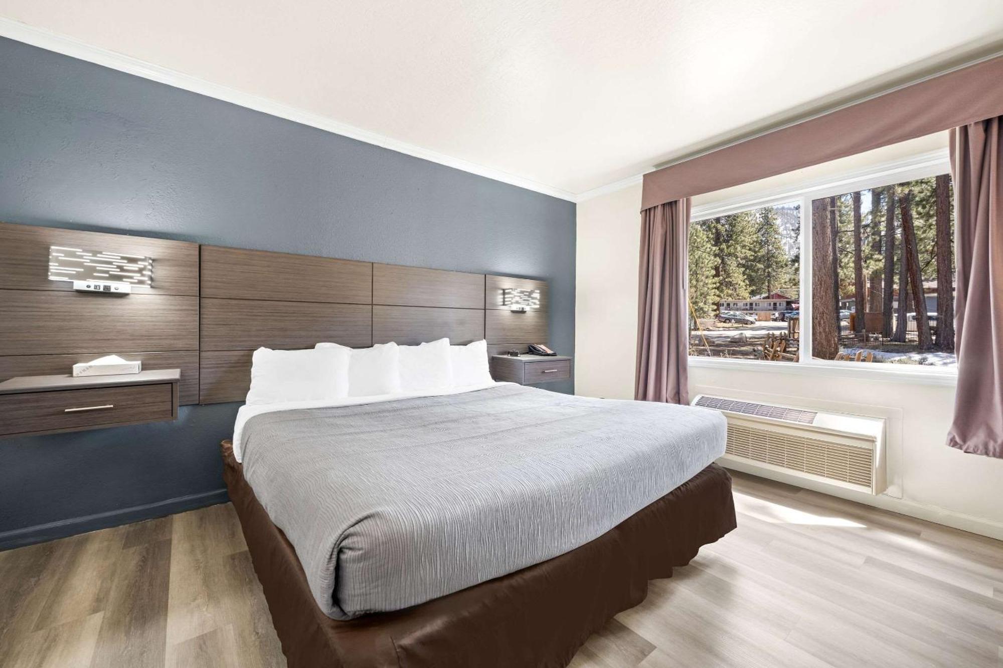 Econo Lodge Inn & Suites Heavenly Village Area South Lake Tahoe Bagian luar foto