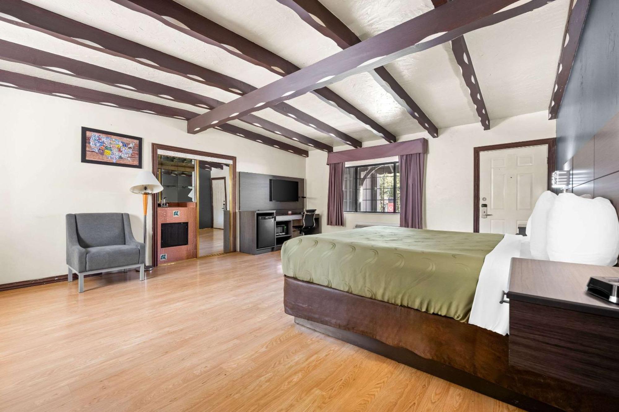 Econo Lodge Inn & Suites Heavenly Village Area South Lake Tahoe Bagian luar foto